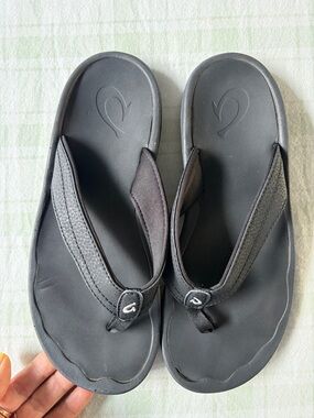 Olukai Ohana Black Flip Flop Sandals with Subtle Logo